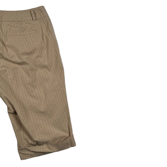 Dockers Shorts Women's Cuffed Striped Bermudas Ideal Fit Tan Brown White 8P - Picture 12 of 13